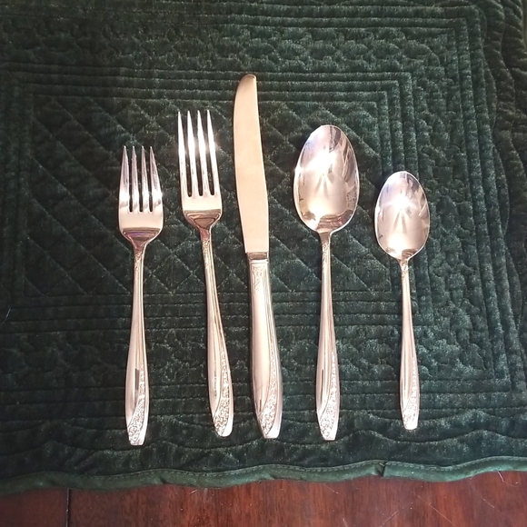 Wm. Rogers Silverplate 5 Piece Flatware Setting - " Starlight Rose" - Picture 4 of 4